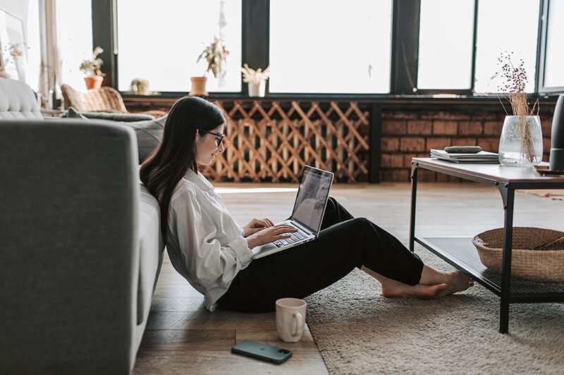 Photo femme travaillant